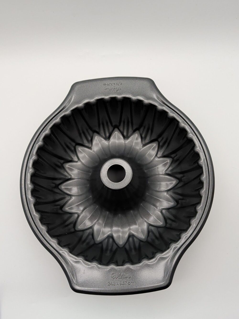 NON-STICK WILTON BUNDT PAN FLOWER 9.75 X 3.38" 10 Cup - Picture 5 of 5